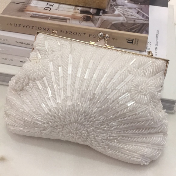 Vintage Handbags - Vintage white beaded clutch